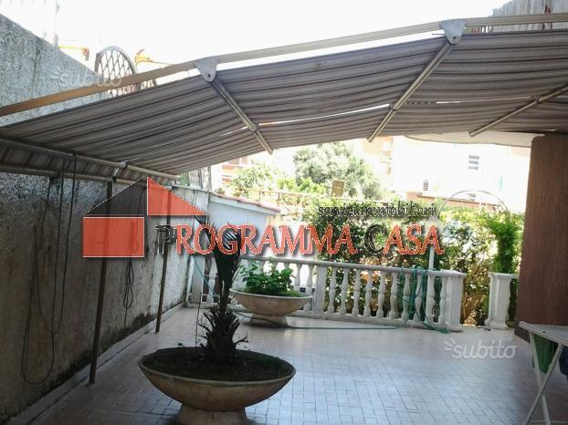 appartamento in vendita a Pomezia in zona Torvaianica