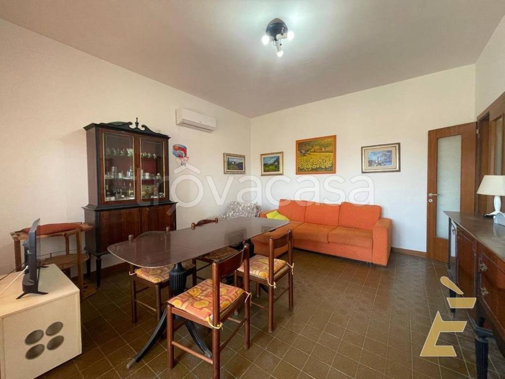 appartamento in vendita a Pomezia in zona Torvaianica