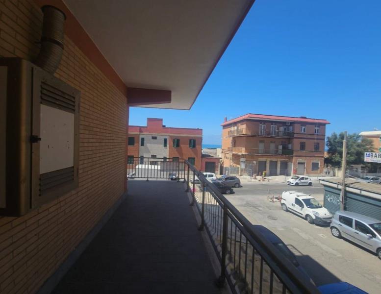 appartamento in vendita a Pomezia in zona Torvaianica