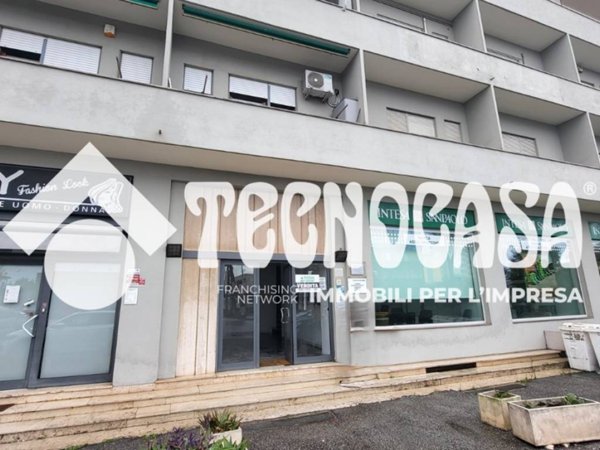 ufficio in vendita a Pomezia in zona Pratica di Mare