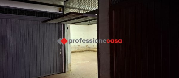 locale di sgombero in vendita a Pomezia in zona Campo Ascolano