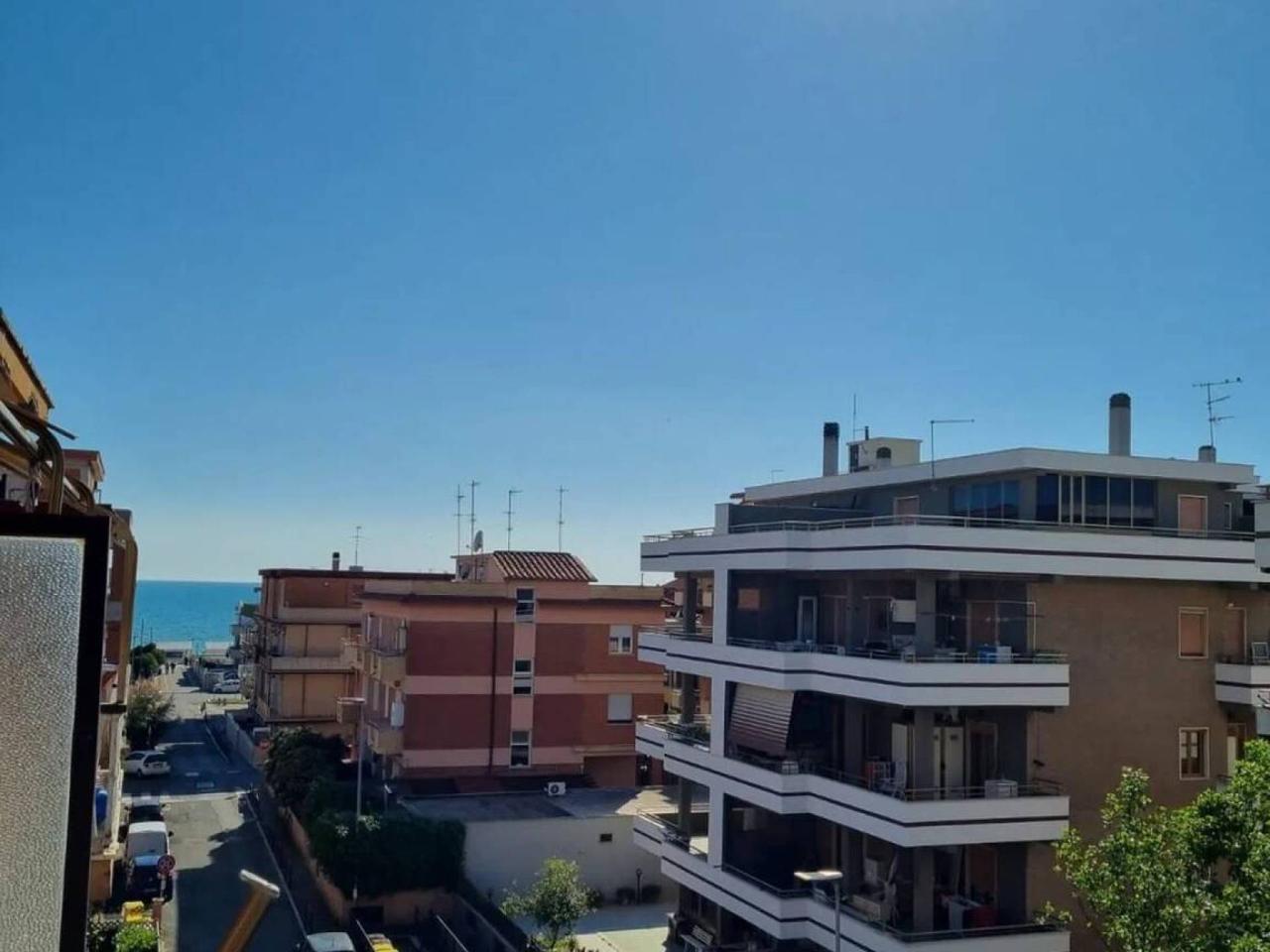 appartamento in vendita a Pomezia in zona Torvaianica