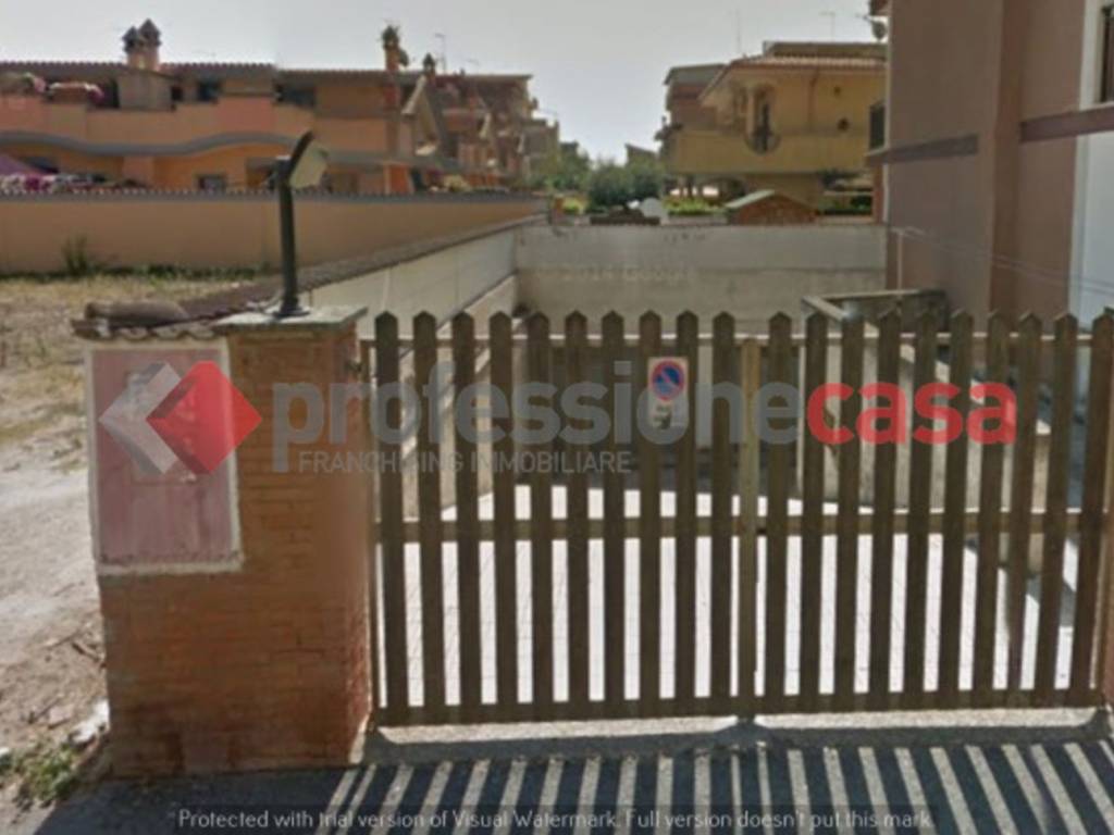 locale di sgombero in vendita a Pomezia in zona Torvaianica