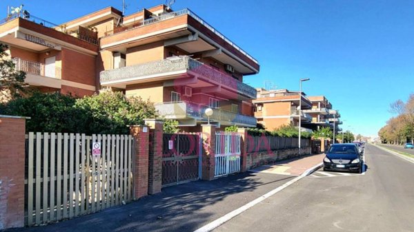 appartamento in vendita a Pomezia in zona Torvaianica