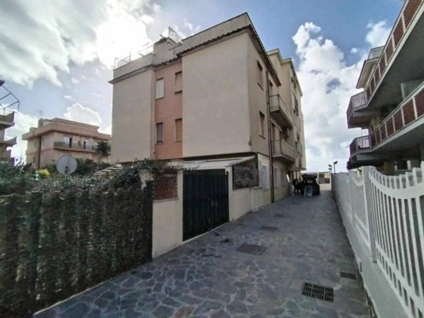 appartamento in vendita a Pomezia in zona Torvaianica