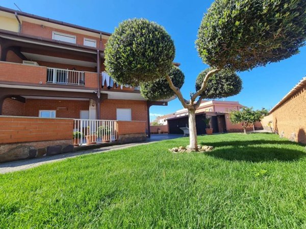 casa indipendente in vendita a Pomezia in zona Torvaianica