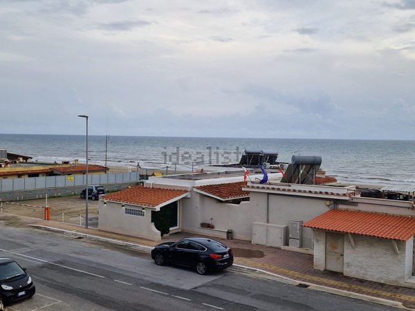 appartamento in vendita a Pomezia in zona Torvaianica