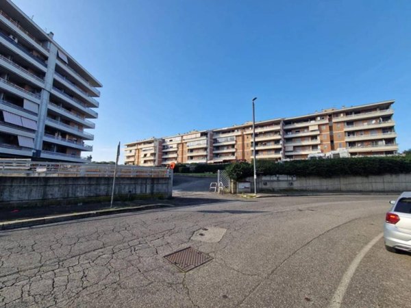 appartamento in vendita a Pomezia in zona Santa Palomba