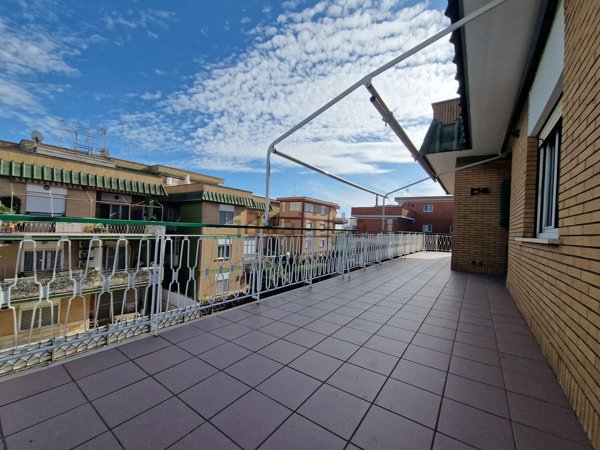 appartamento in vendita a Pomezia in zona Torvaianica