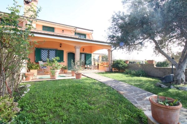 casa indipendente in vendita a Pomezia