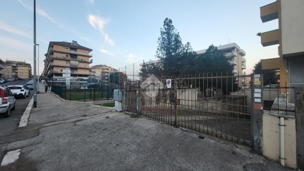 locale di sgombero in vendita a Pomezia