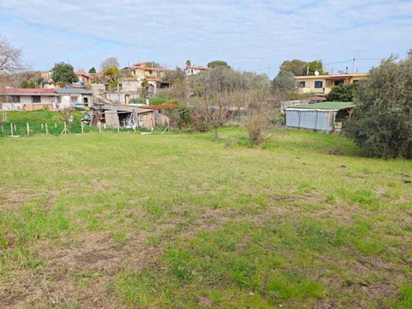 terreno agricolo in vendita a Pomezia in zona Castagnetta