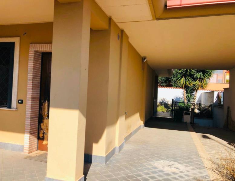 casa indipendente in vendita a Pomezia in zona Campo Jemini