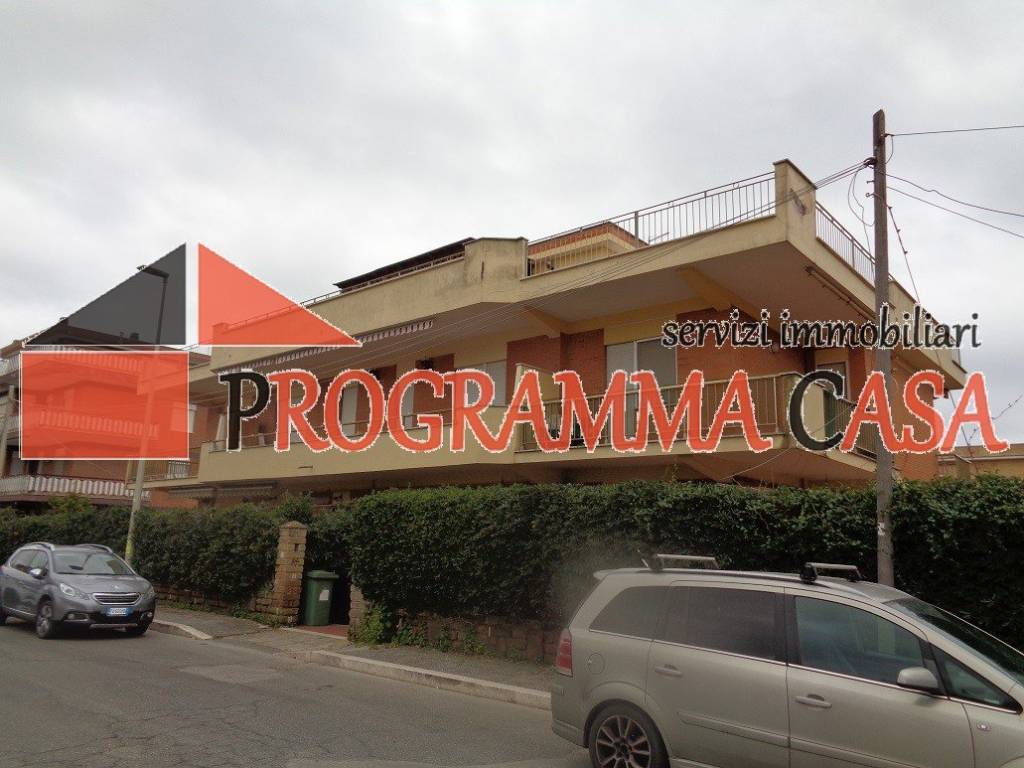appartamento in vendita a Pomezia in zona Torvaianica
