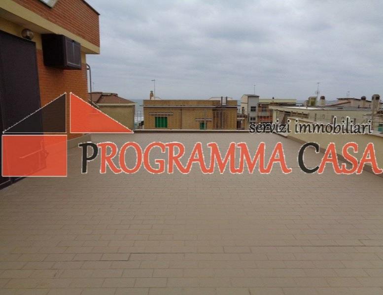 appartamento in vendita a Pomezia in zona Torvaianica
