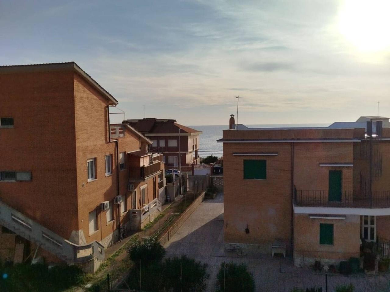appartamento in vendita a Pomezia in zona Torvaianica