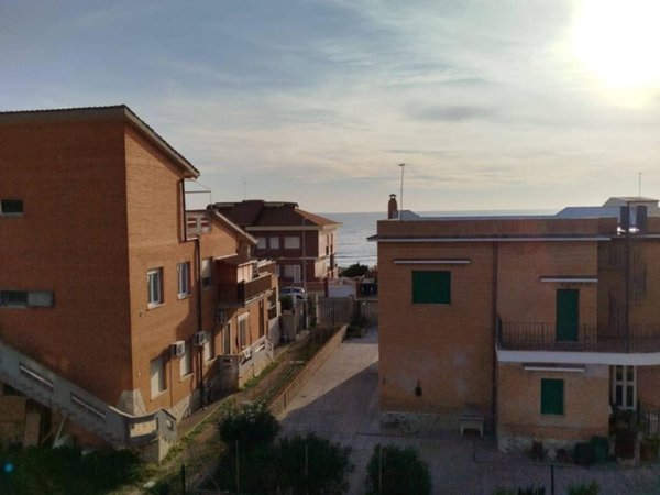 appartamento in vendita a Pomezia in zona Torvaianica