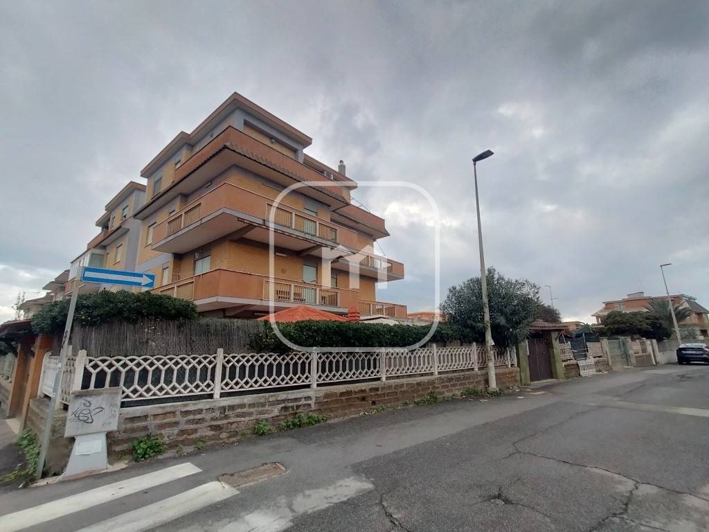 appartamento in vendita a Pomezia in zona Torvaianica