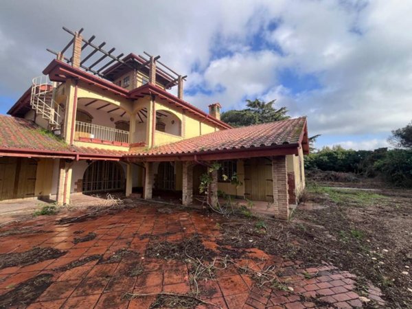 casa indipendente in vendita a Pomezia in zona Santa Palomba