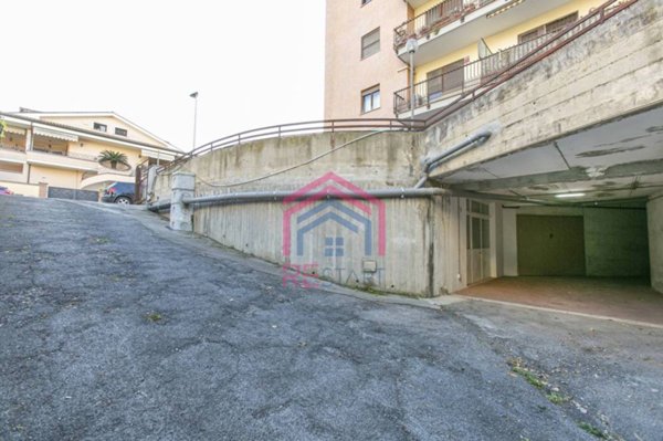 locale di sgombero in vendita a Pomezia