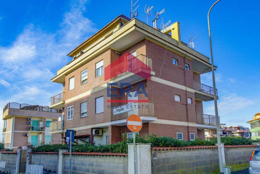 appartamento in vendita a Pomezia in zona Torvaianica