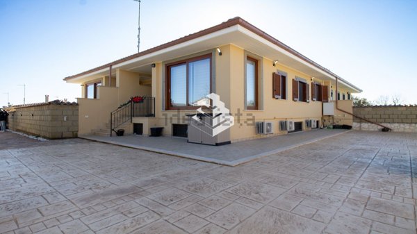 casa indipendente in vendita a Pomezia