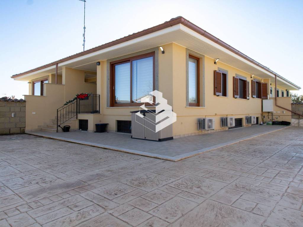 casa indipendente in vendita a Pomezia