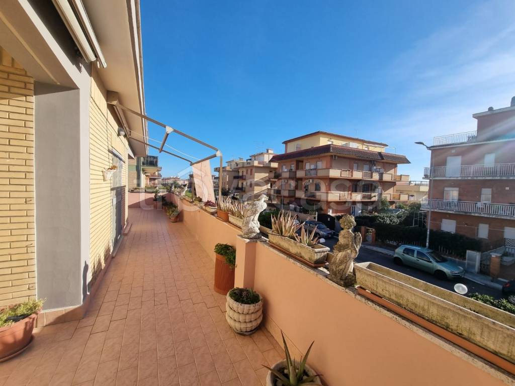 appartamento in vendita a Pomezia in zona Torvaianica