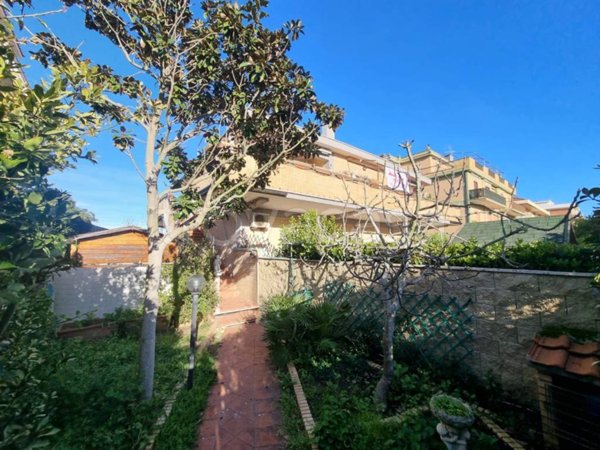 appartamento in vendita a Pomezia in zona Torvaianica