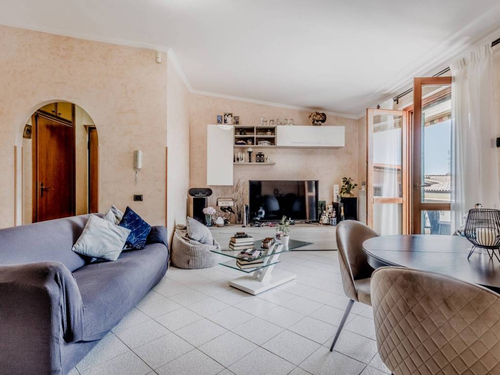 casa indipendente in vendita a Pomezia in zona Torvaianica