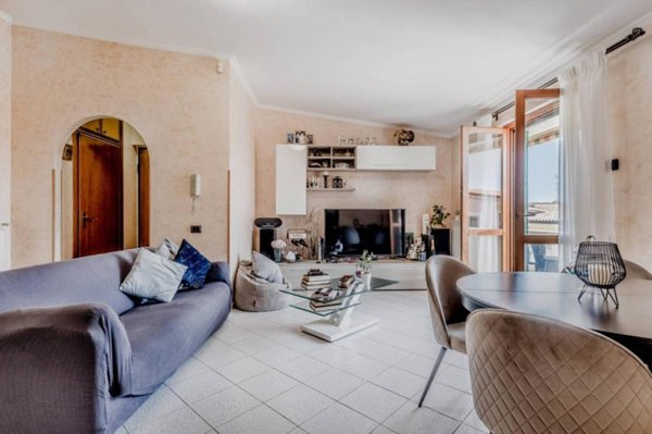 casa indipendente in vendita a Pomezia in zona Torvaianica