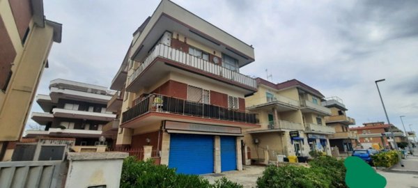 appartamento in vendita a Pomezia in zona Torvaianica