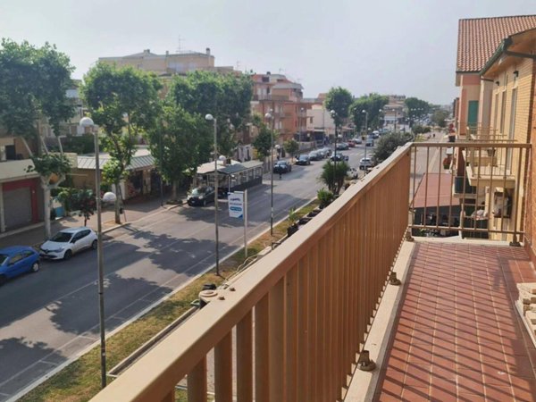 appartamento in vendita a Pomezia in zona Torvaianica