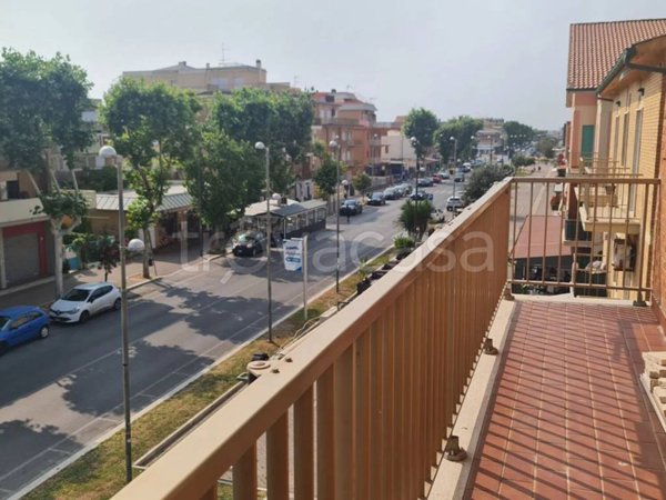 appartamento in vendita a Pomezia in zona Torvaianica