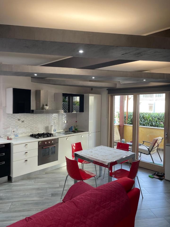 casa indipendente in vendita a Pomezia in zona Santa Palomba