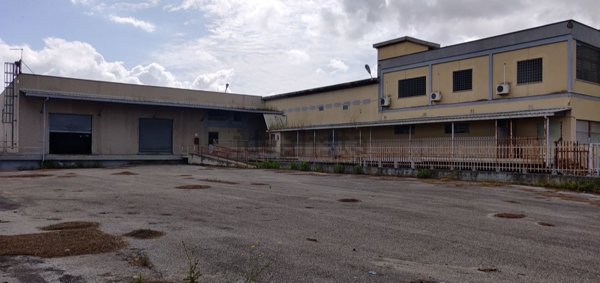 capannone in vendita a Pomezia
