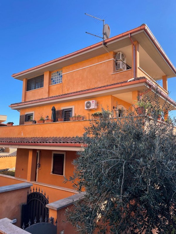 appartamento in vendita a Pomezia