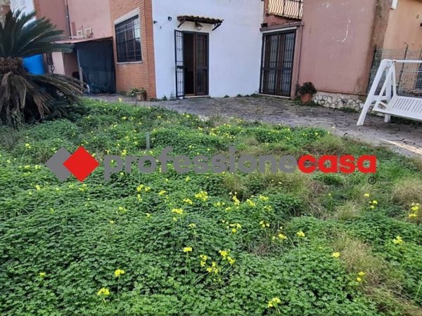 casa indipendente in vendita a Pomezia in zona Torvaianica