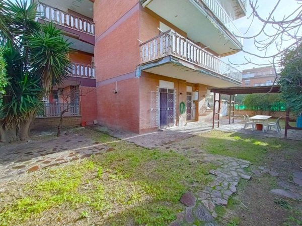 appartamento in vendita a Pomezia in zona Torvaianica