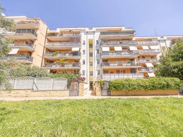 appartamento in vendita a Pomezia in zona Santa Palomba