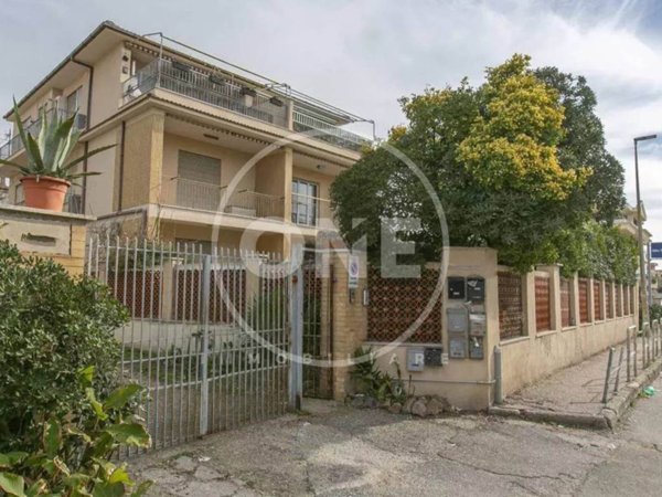 appartamento in vendita a Pomezia in zona Torvaianica