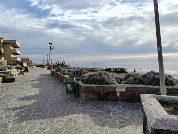 appartamento in vendita a Pomezia in zona Torvaianica