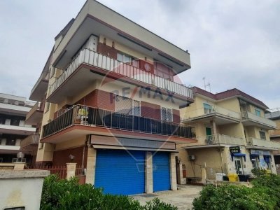 appartamento in vendita a Pomezia in zona Torvaianica