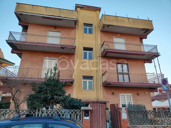 appartamento in vendita a Pomezia in zona Torvaianica