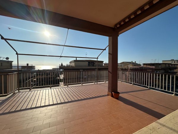 appartamento in vendita a Pomezia in zona Torvaianica