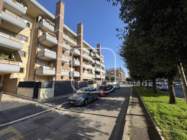 appartamento in vendita a Pomezia in zona Colli di Enea
