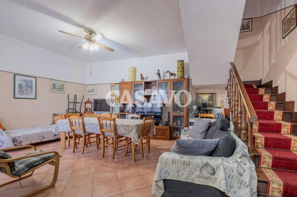 casa indipendente in vendita a Pomezia in zona Torvaianica