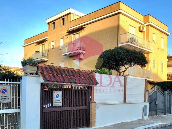 appartamento in vendita a Pomezia in zona Torvaianica