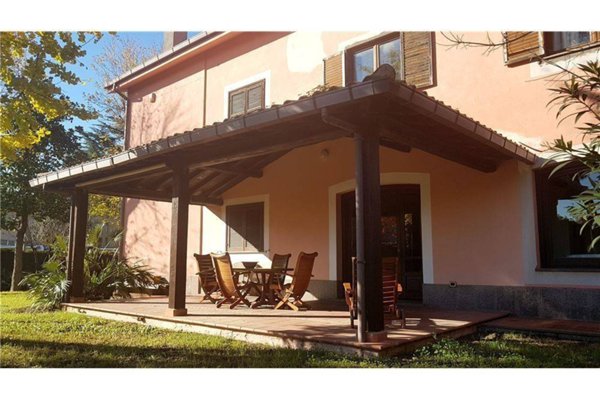 casa indipendente in vendita a Pomezia