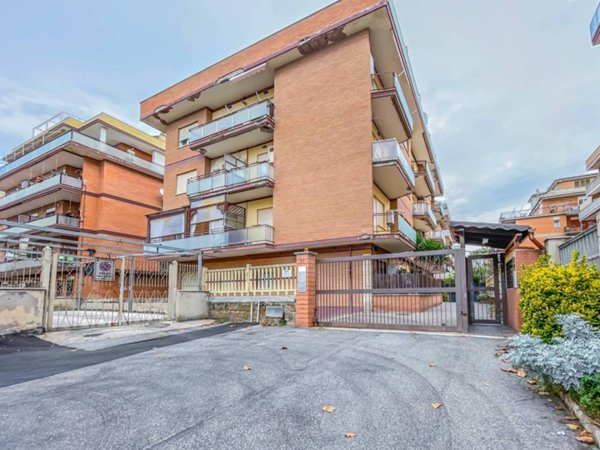 appartamento in vendita a Pomezia in zona Torvaianica